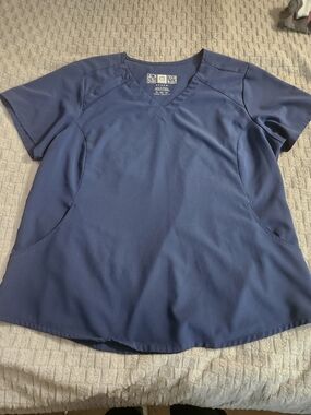WonderWink Women's Short-Sleeve V-Neck Top in Navy